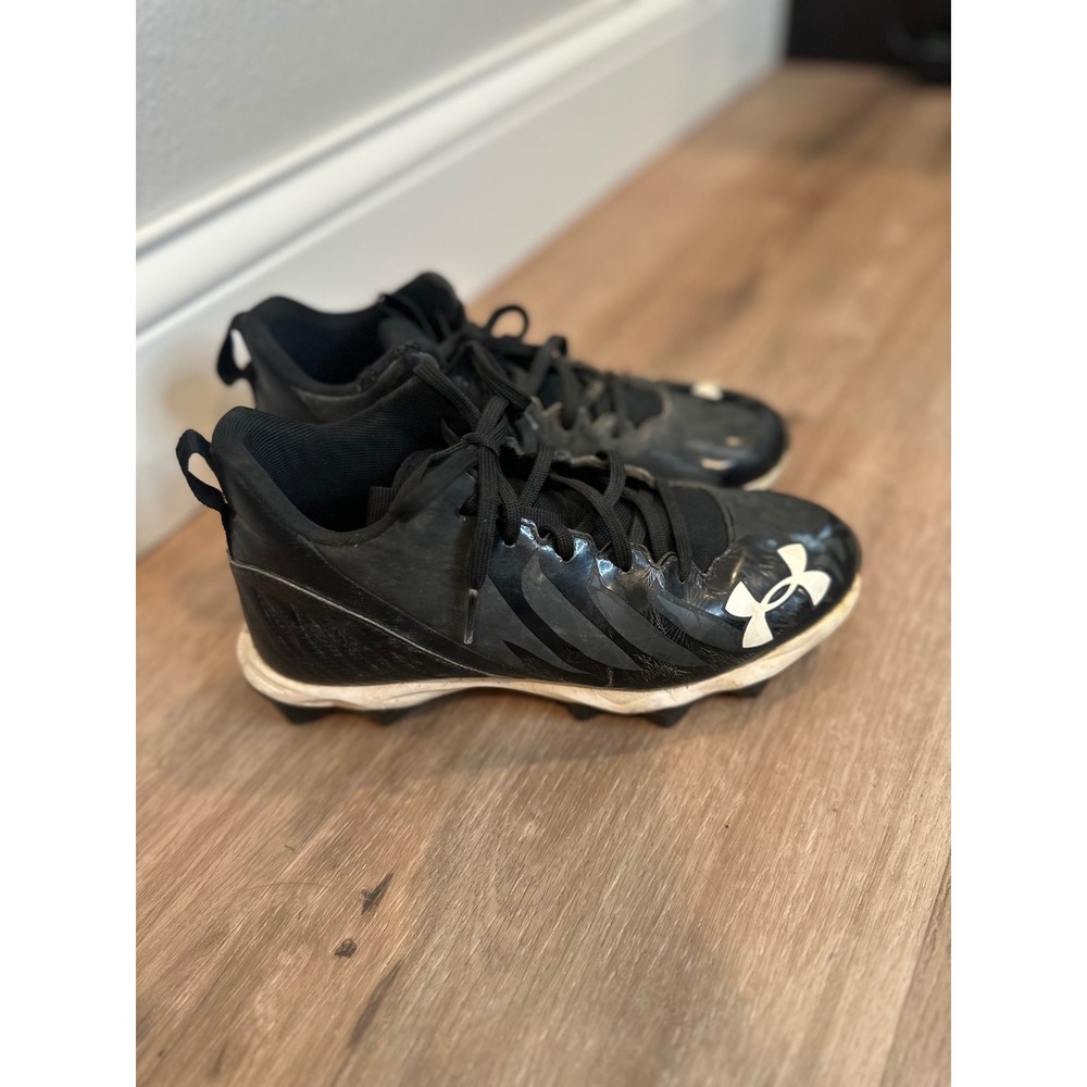 Under Armour Baseball Cleats Kids Youth 3.5 Black White Molded Athletic Sports - Picture 9 of 12